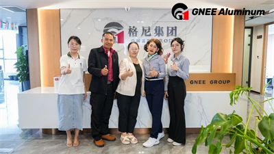 Ymweliad O Gleientiaid Thai I Grŵp GNEE